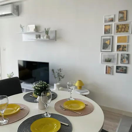 36th Floor - Skyline Corner 320 Daire