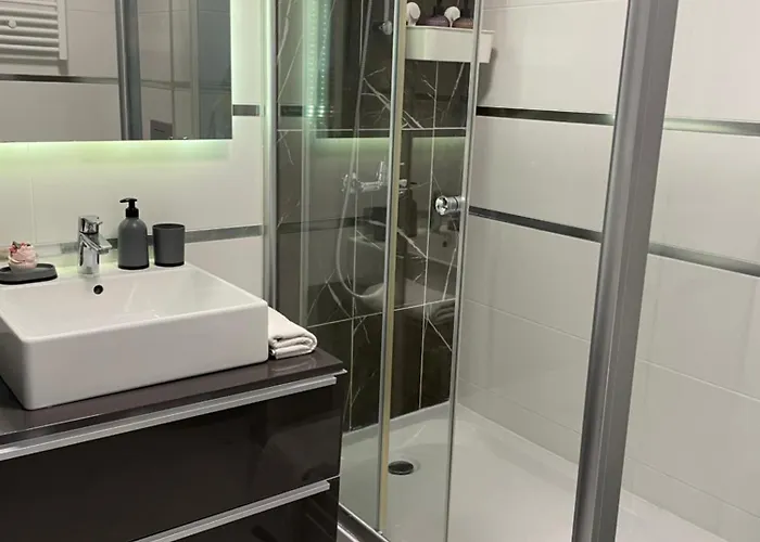 36th Floor - Skyline Corner 320 Apartment *